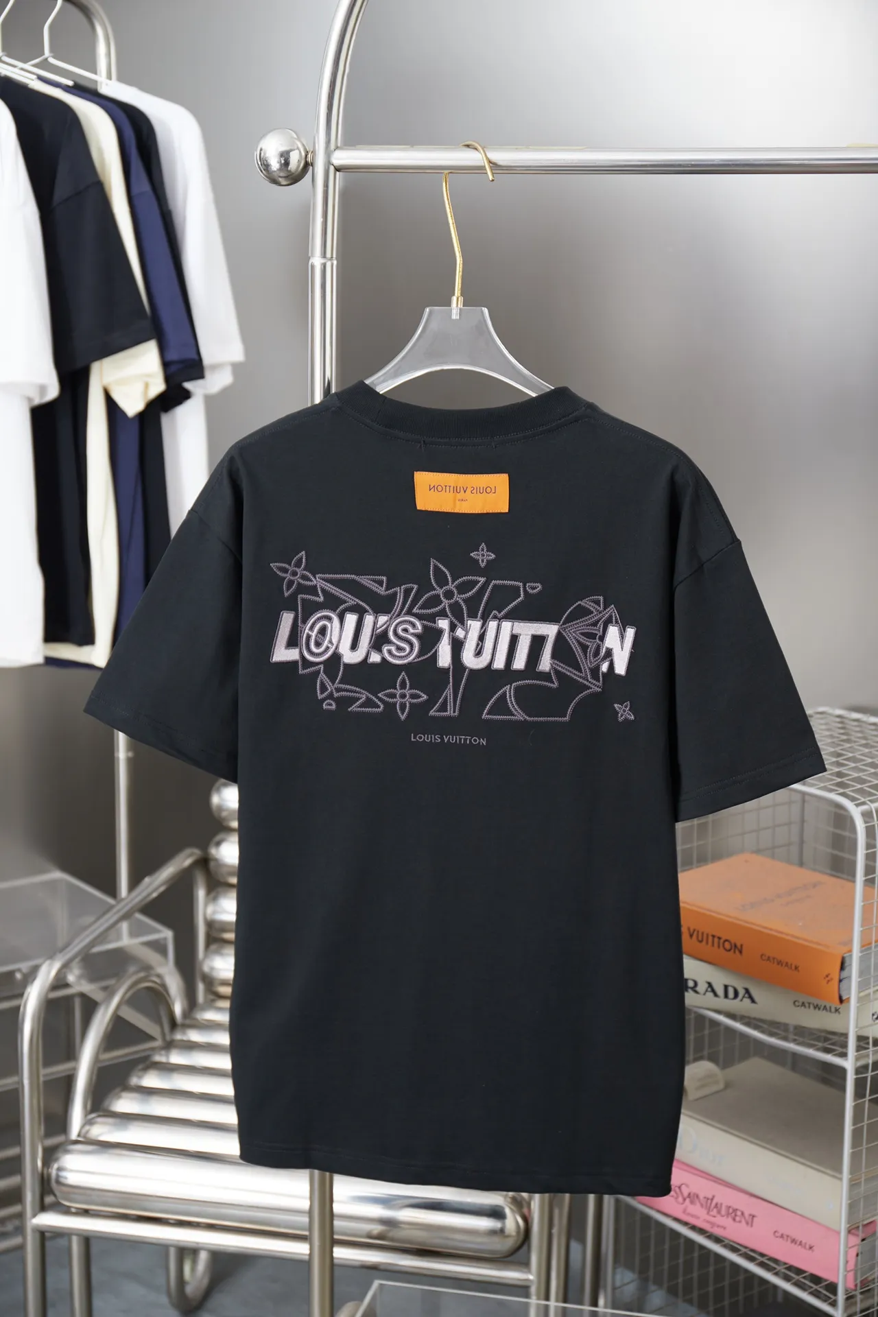 🅿️180 1V 25SS early spring new style short sleeves with embroidered letters, light luxury, a must-have item for daily commuting for men and women, correct version, welcome to compare, detailed features · 320g 100% pure cotton double yarn jersey fabric · Custom dyed in the same cylinder, special thickening 32 pieces, double-strand 1X1 thread · Imported Tajima machine embroidery with various techniques to embroider the letter logo · Double needle stitching across the seam process · Original main mark, washed tag, brand moisture-proof paper packaging Color: black/white/brown Size: S/M/L/XL
